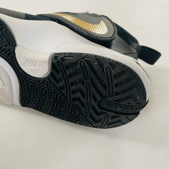 Nike Team Hustle D 11 (GS) Black/Gold/White Kid Nike | Team Hustle D 11 Basketball Shoes EUC 11c Black Gold